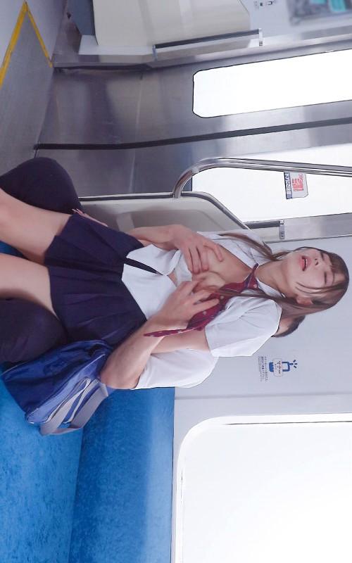 女子高生姿の逢沢みゆちゃんと、騎乗位でセックス。