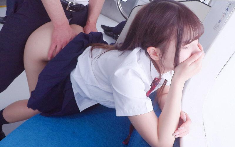 女子高生姿の逢沢みゆちゃんと、バックでセックス。