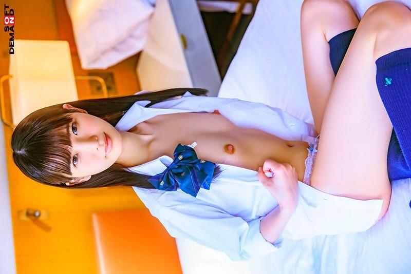 おっぱいを見せてくれる、学生服姿の希咲那奈ちゃん。