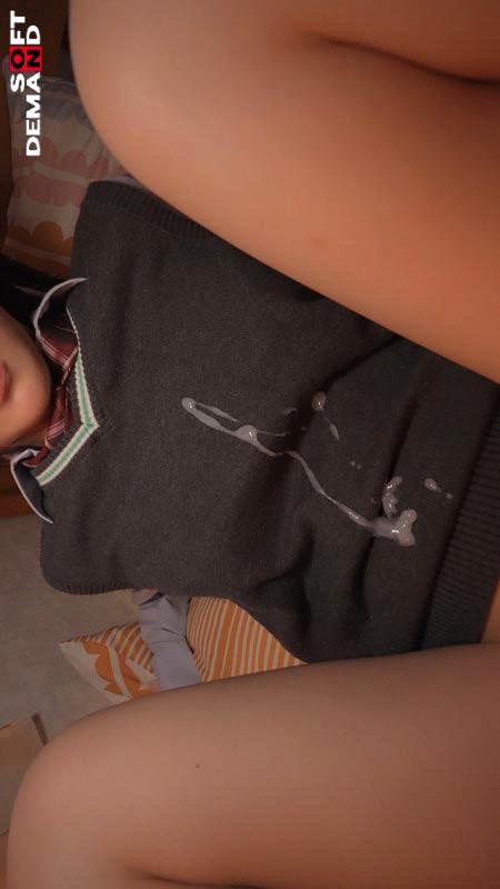 学生服姿の美ノ嶋めぐりちゃん。服に射精。