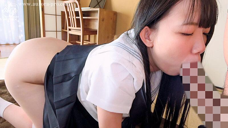 フェラしてくれる、学生服姿の南日菜乃ちゃん。