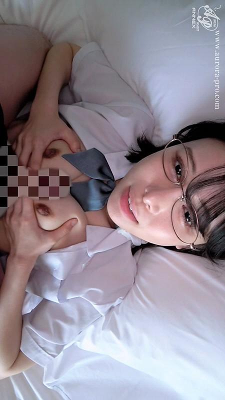 パイズリしてくれる、学生服姿の百合良ちゃん。