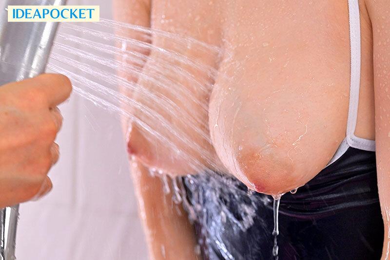 おっぱいを見せてくれる、スクール水着姿の堀北桃愛ちゃん。