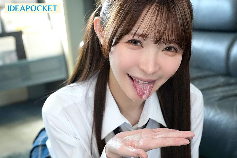女子高生姿の林芽依ちゃん。口の中に射精。
