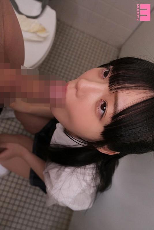 フェラしてくれる、女子高生姿の井上ももちゃん。