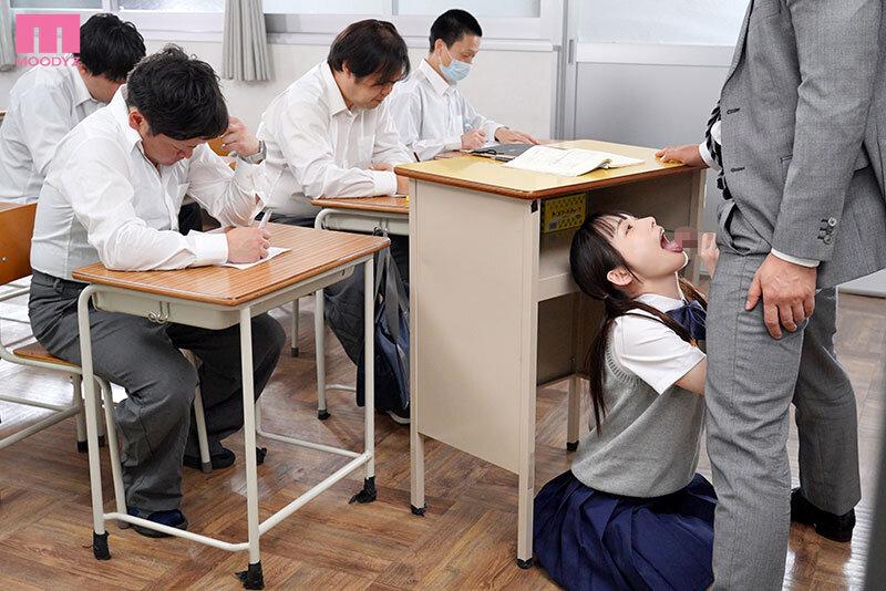 フェラしてくれる、学生服姿の宮崎千尋ちゃん。