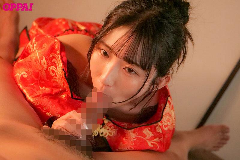 フェラしてくれる、チャイナ服姿の役野満里奈ちゃん。