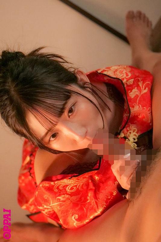フェラしてくれる、チャイナ服姿の役野満里奈ちゃん。