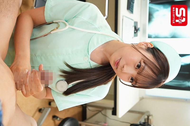 手コキしてくれる、ナース服姿の小日向みゆうちゃん。