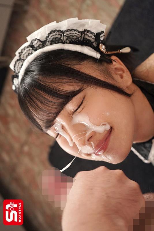 セクシーメイド姿の安達夕莉ちゃん。かわいい顔に射精。