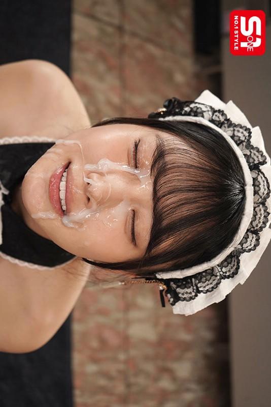 セクシーメイド姿の安達夕莉ちゃん。かわいい顔に射精。