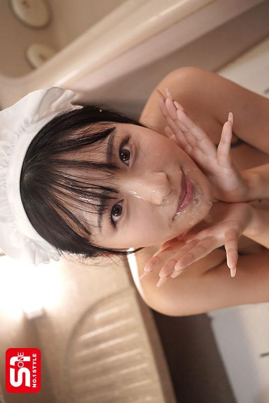 セクシーメイド姿の新木希空ちゃん。かわいい顔に射精。