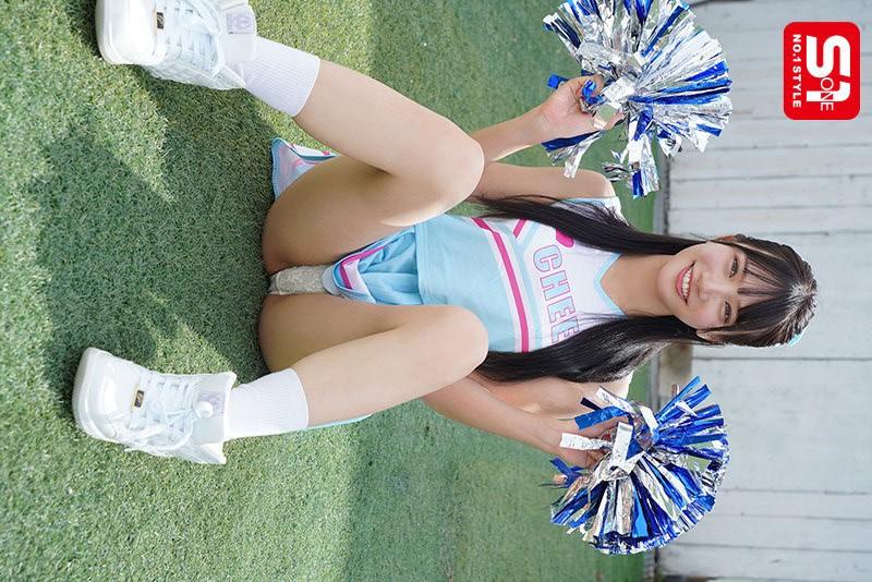 パンティーを見せてくれる、チア姿の榊原萌ちゃん。