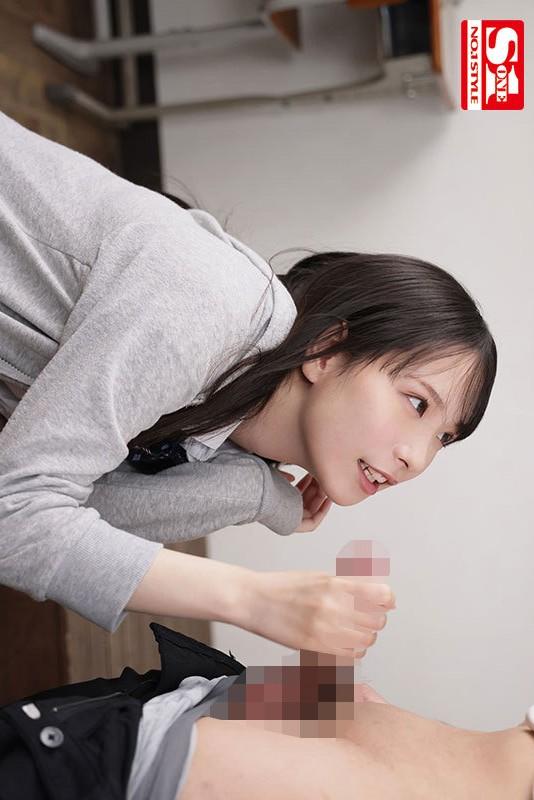 手コキしてくれる、学生服姿の村上悠華ちゃん。