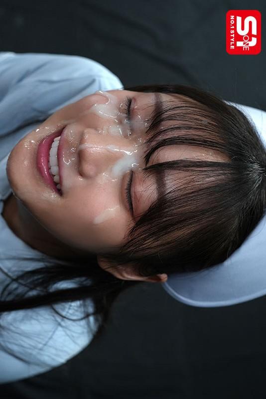 ナース服姿の明日葉みつはちゃん。かわいい顔に射精。