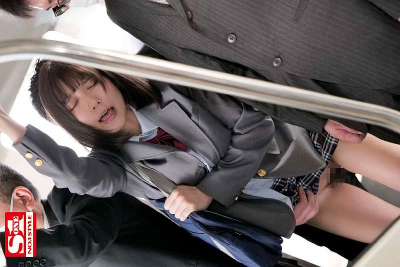 学生服姿の兒玉七海ちゃんと、バックでセックス。