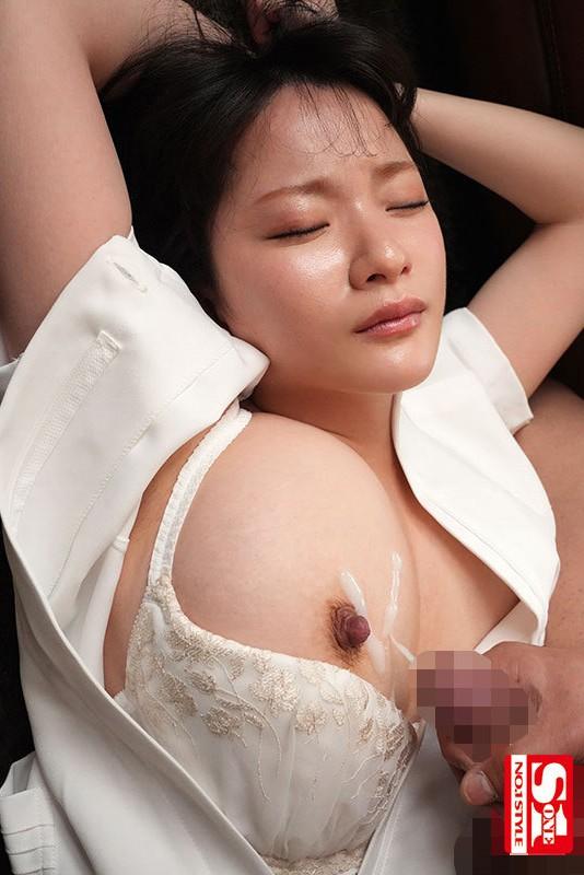 ナース服姿の鷲尾めいちゃん。おっぱいに射精。