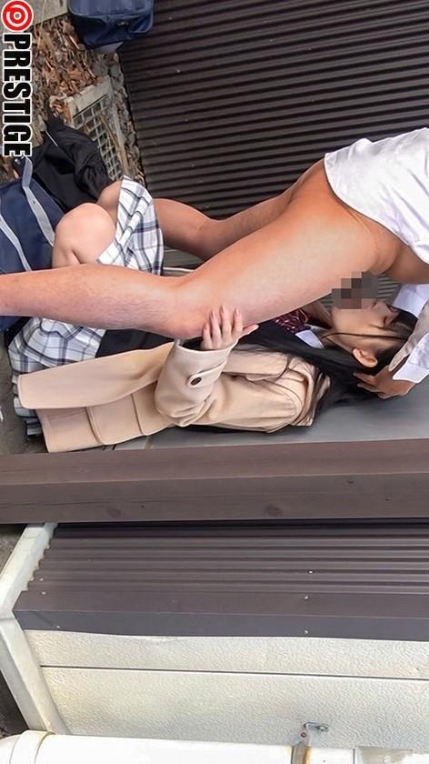 フェラしてくれる、学生服姿の八掛うみちゃん。