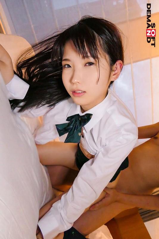 学生服姿の希咲那奈ちゃんと、バックでセックス。