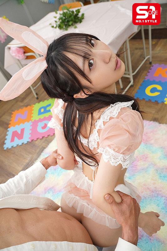 バニーガール姿の新木希空ちゃんと、バックでセックス。