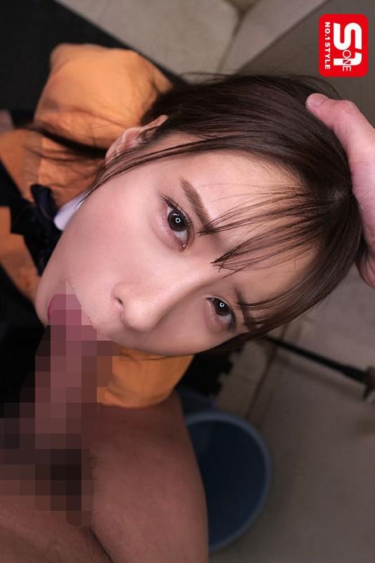 フェラしてくれる、コンビニ店員姿の兒玉七海ちゃん。