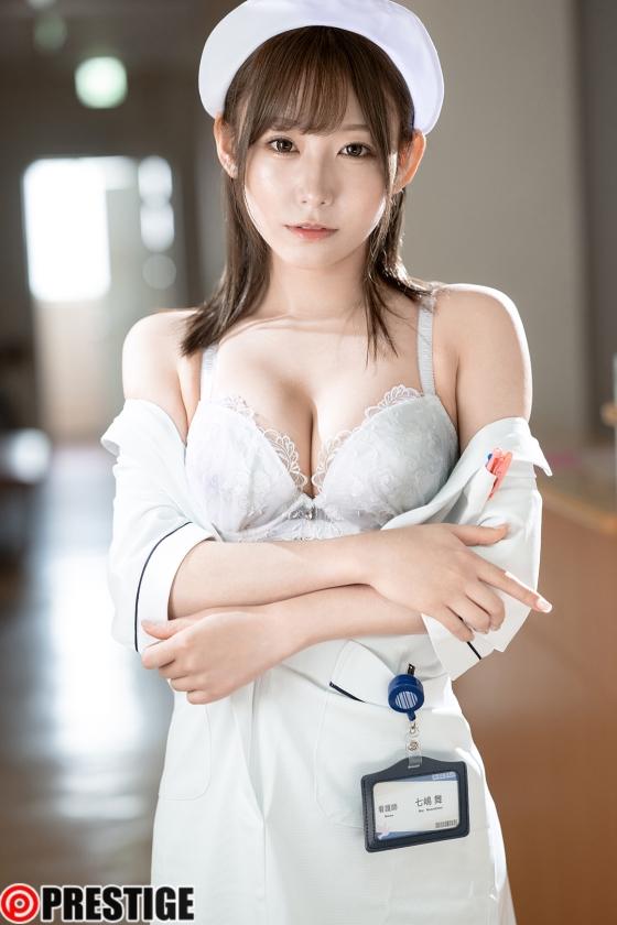 ブラジャーを見せてくれる、ナース服姿の七嶋舞ちゃん。